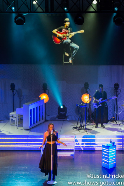 Colbie Caillat Live Review & Concert Photos | Justin Fricke