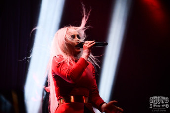 Purity Ring with Guests Sounds of Ceres-purity-ring-ponte-vedra-concert-hall-florida-12-14-17-4964