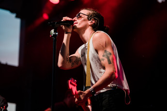 Florida Man ⭐ November 22, 2019 ⭐ Orlando Ampitheater — Orlando, FL ⭐ Photos by Grizzlee Martin — instagram.com/grizzleemartin