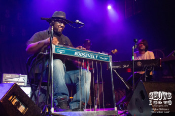 Roosevelt Collier with Electric Kif