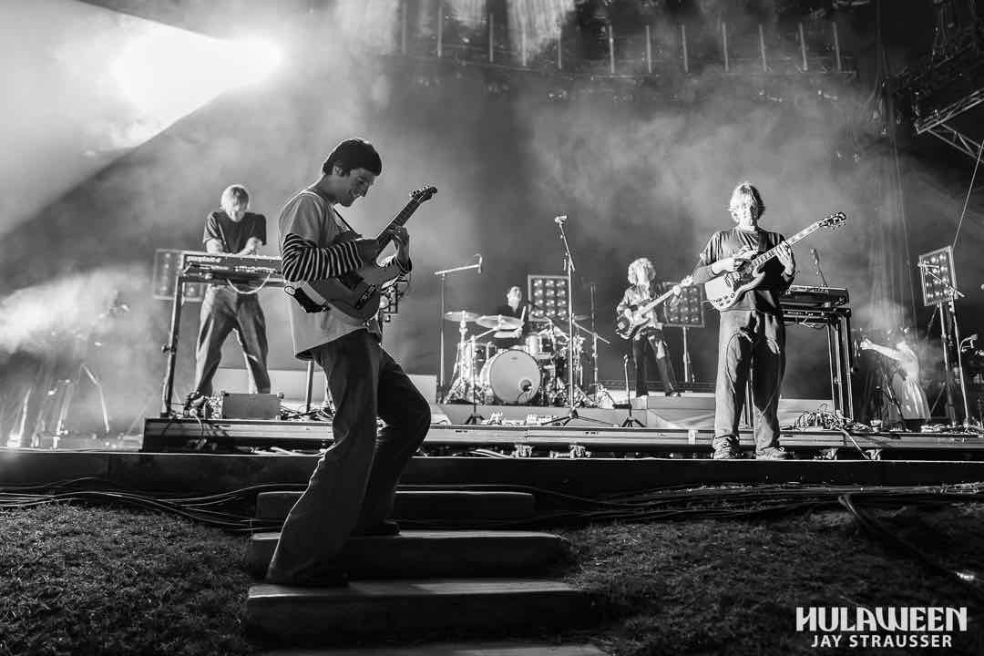 Parecels b&w Hulaween 2025 - Jay Strausser